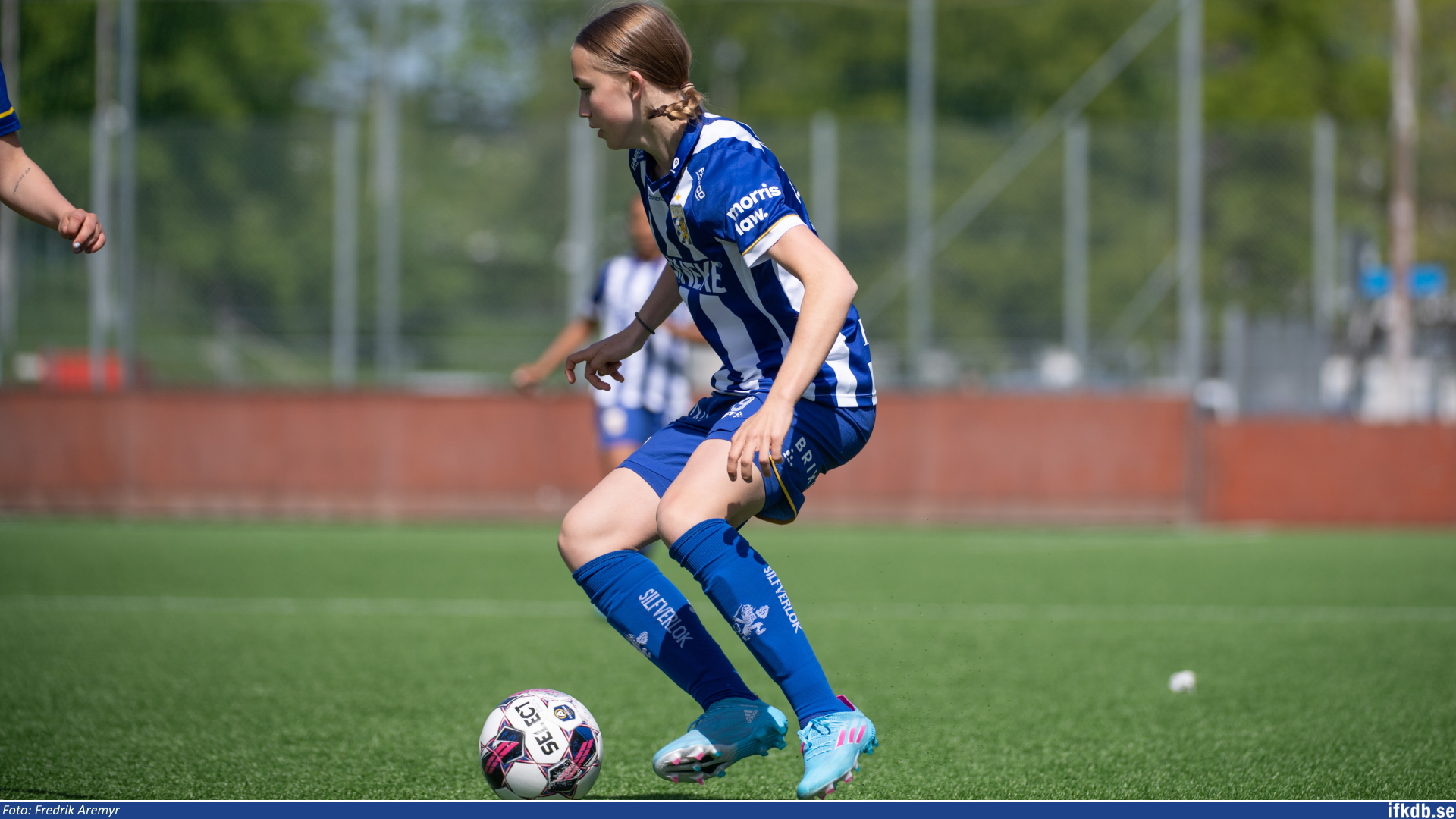 Isabella Veiszhaupt med bollen.